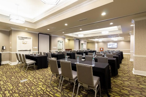 Holiday Inn Express Savannah - Historic District image 40